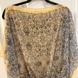 Beautiful Max Studio blouse with side slit sleeves